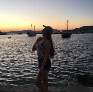 Meet your Posher, Léonie